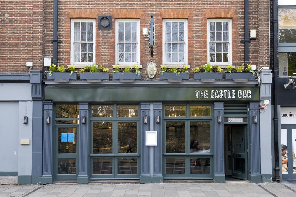 The Castle Bar Room Only CBG Exterior foto